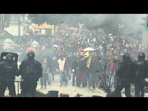 Colombia: al menos 17 muertos y 800 heridos por protestas contra una reforma tributaria