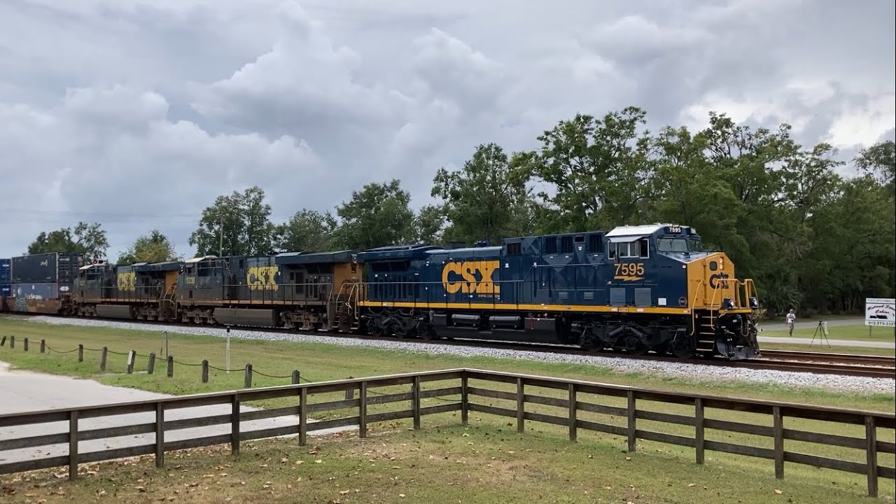 Brand new CM44 CSX 7595 leads I026-05 through Folkston. 10/5/2025 3:52 ...
