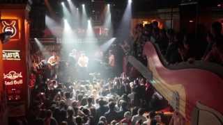 Video thumbnail of "Gökhan Türkmen - Aşk Lazım @ Jolly Joker İstanbul"