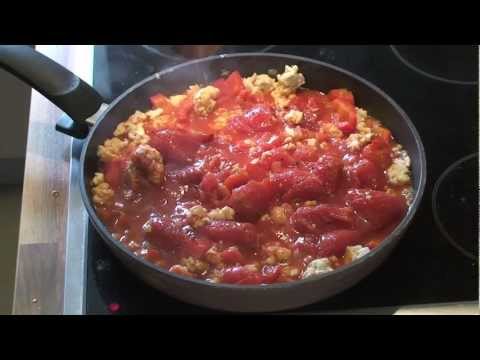 Video: Wie Man Ungewöhnlichen Pilaw Mit Tomatensauce Kocht