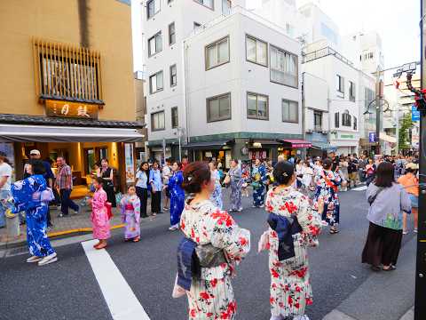 2026神楽坂夏まつりは、龍踊り・盆踊り・プロレス・阿波踊りが日替わりで展開され、街が伝統と現代文化の熱気に包まれる特別な一週間となりました。