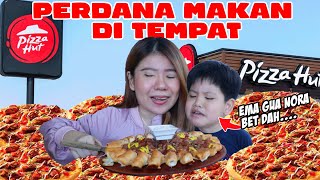 UMUR 27 TAHUN BARU PERTAMA KALI NYA MAKAN PIZZA HUT DI TEMPAT NYA,KEMANA AJA COBA!!!