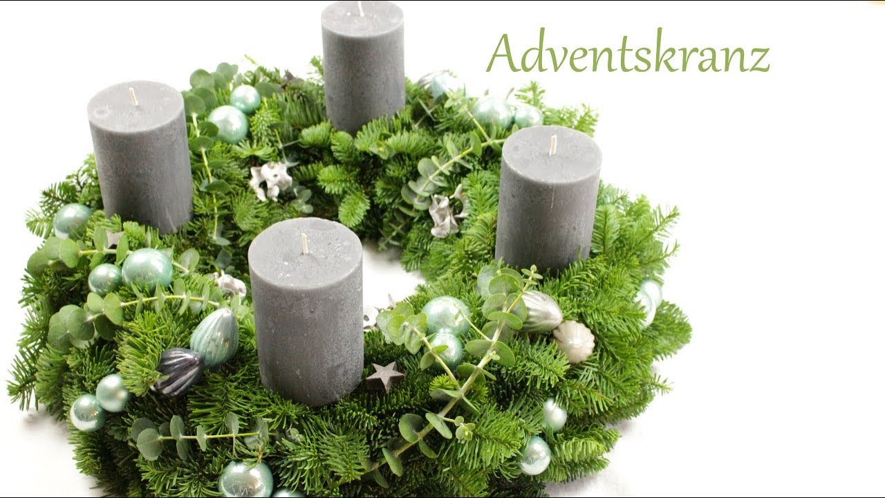 DIY | Adventskranz salbeigrün mit grauen Kerzen | Weihnachtsdeko