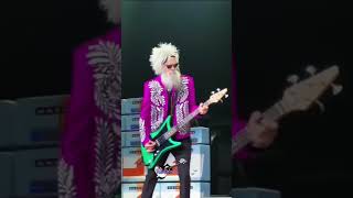 Elwod's skill is always perfect #billygibbons #elwood #zztop #texasrock #concert