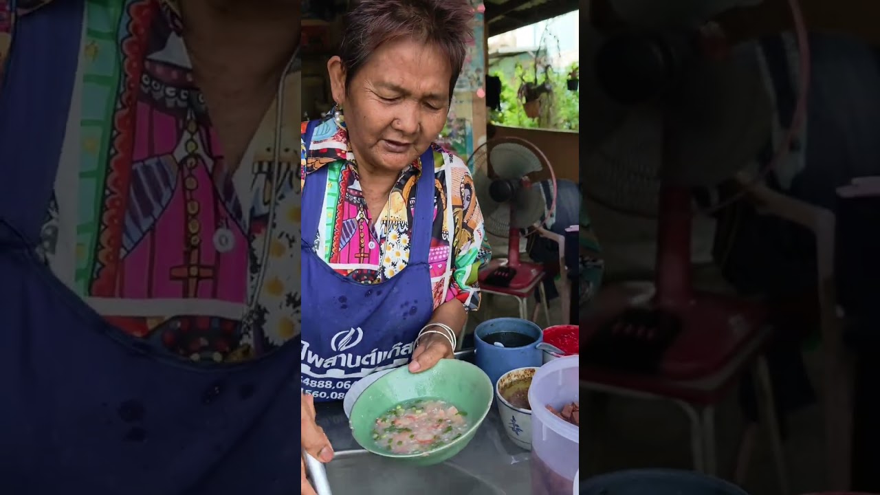 ร้านยายพร ขายก๋วยเตี๋ยวอารมณ์ดี ร้านราชาบะหมี่ 2 ก๋วยเตี๋ยวหมูเย็นตาโฟรสเด็ด