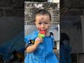 cậu bé đáng thương bị kẻ xấu ăn mất kem và khóc #shorts