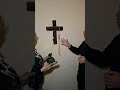Nos habla por medio de la sicofonia y dice que se llama Aurora