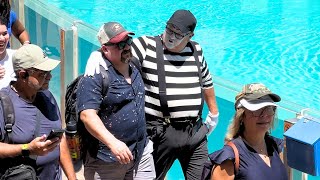 Lots of Laughs With Mime Tom at SeaWorld Orlando | Tom the Mime