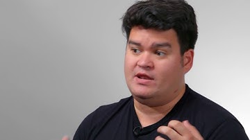How does Vault encrypt data?