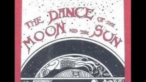 Natural Snow Buildings - Tunneling into the Structure Until It Falls