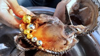 I found mirror gold and silver pearls, from the hairy clam