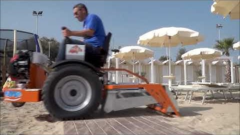 máy làm sạch cát bãi biển tự hành 0963 923 686