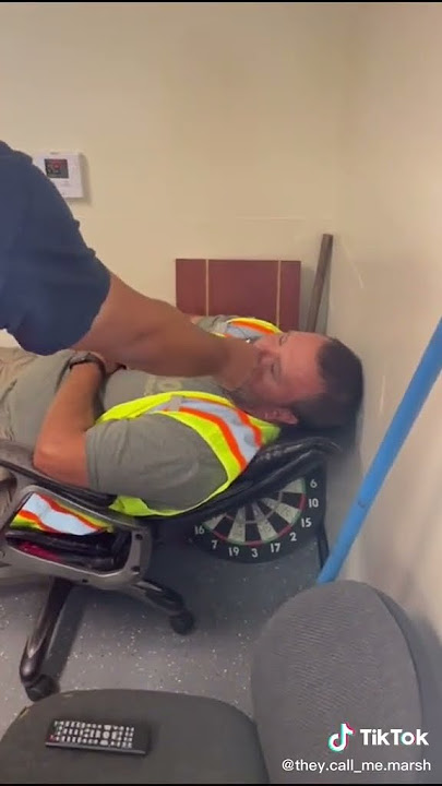 18-Second Laughter Blitz: Smelling Salt Wake-Up Prank & Insane Office Escape!