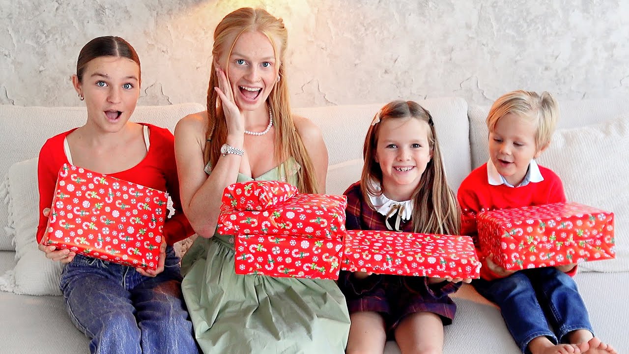 Открываю рождественские подарки заранее! *Сюрприз для моих братьев и сестёр*