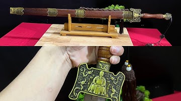 Hán kiếm với họa tiết hoa văn nổi bất có hình một vị đạt ma  ( LH zalo 0333824004)