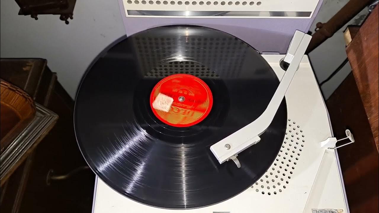 Skip To My Lou. Judy Garland. Decca 78rpm Record from 1944. AWA Radiola