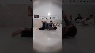 Montero BJJ. Finalización desde la Guardia Cerrada. Kimura y Omoplata.