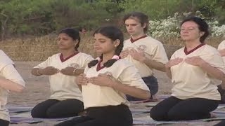 Yoga Exercise For Proper Breathing - Madhyam Pranayama (Chest Breathing)