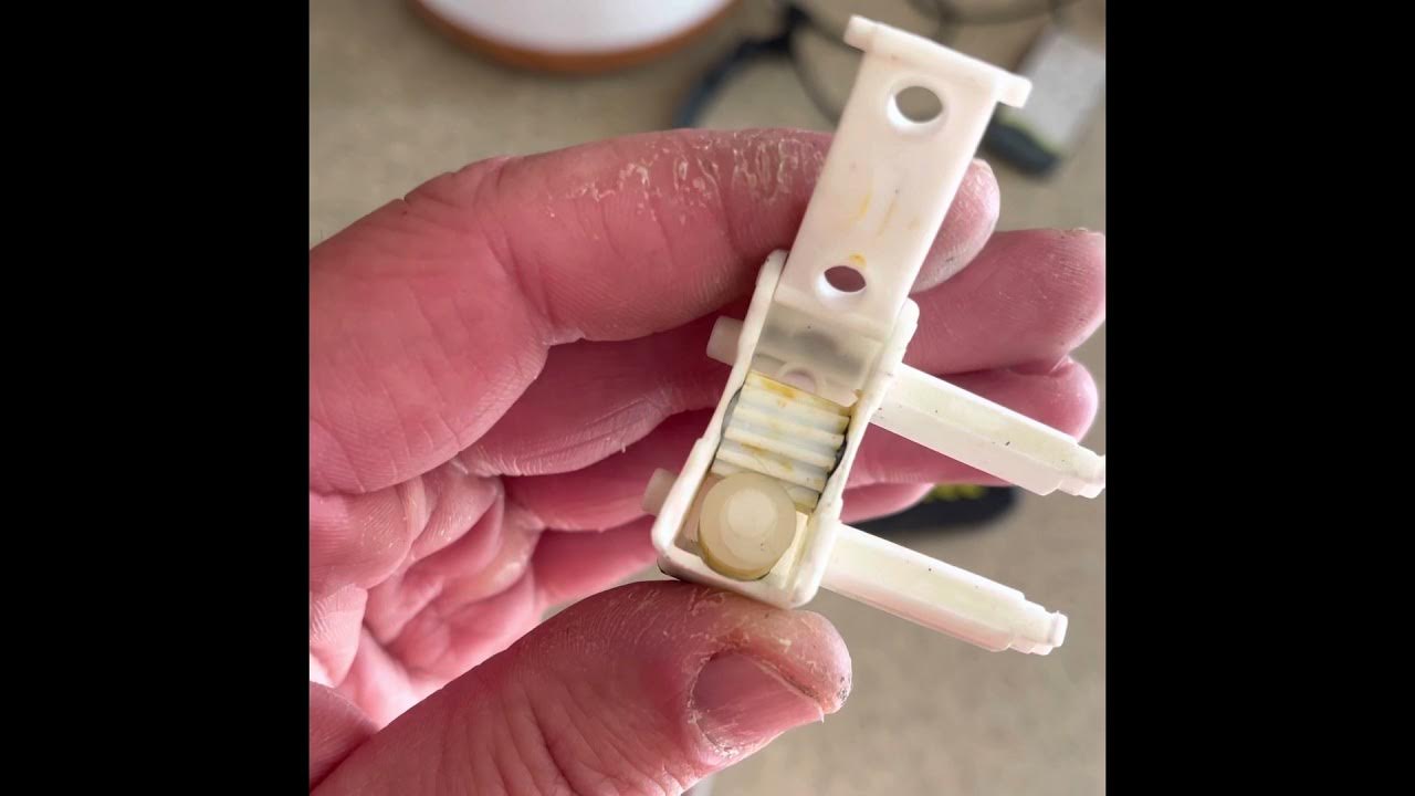 How to fix sliding door blinds that wont rotate. Really easy. YouTube