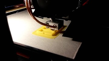 Malyan M150 3D printer working