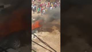 AZIMIO SUPPORTERS BURN DOWN POLICE CAR IN KAWANGWARE #Maandamano