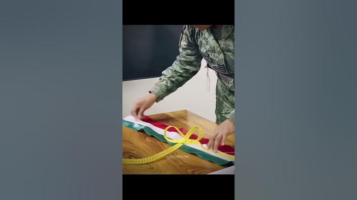 Claudia Sheinbaum se prueba por primera vez la banda presidencial