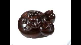 黒檀の根付 椎茸三態　Ebony netsuke Shiitake three states