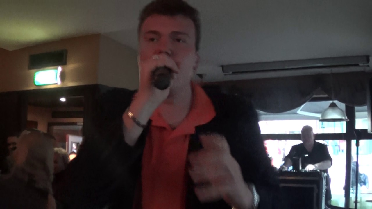 Jeroen van Katwijk Live Een bossie rooie rozen YouTube Jeroen van Katwijk Live Een bossie rooie rozen YouTube