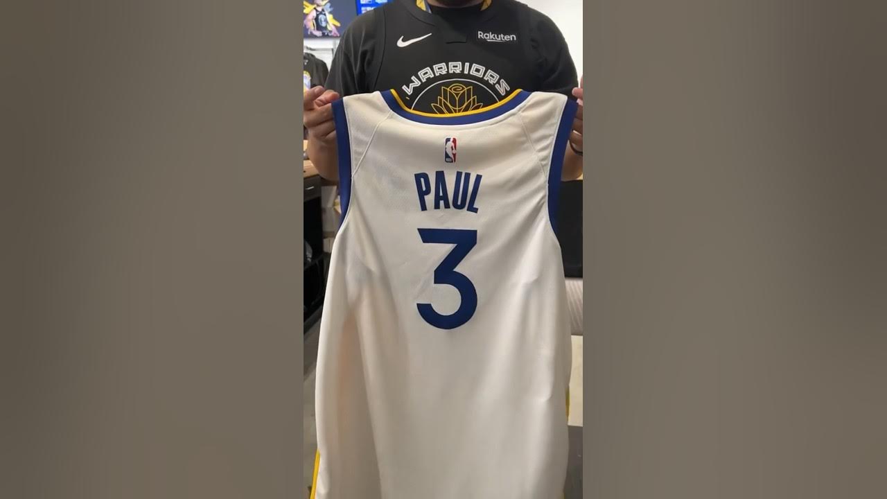 Chris Paul with his new Golden State Warriors jersey 🔥