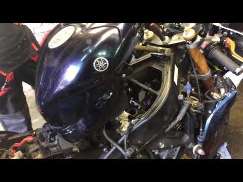 Yamaha R6, сильный стук двигателя мотоцикла .
