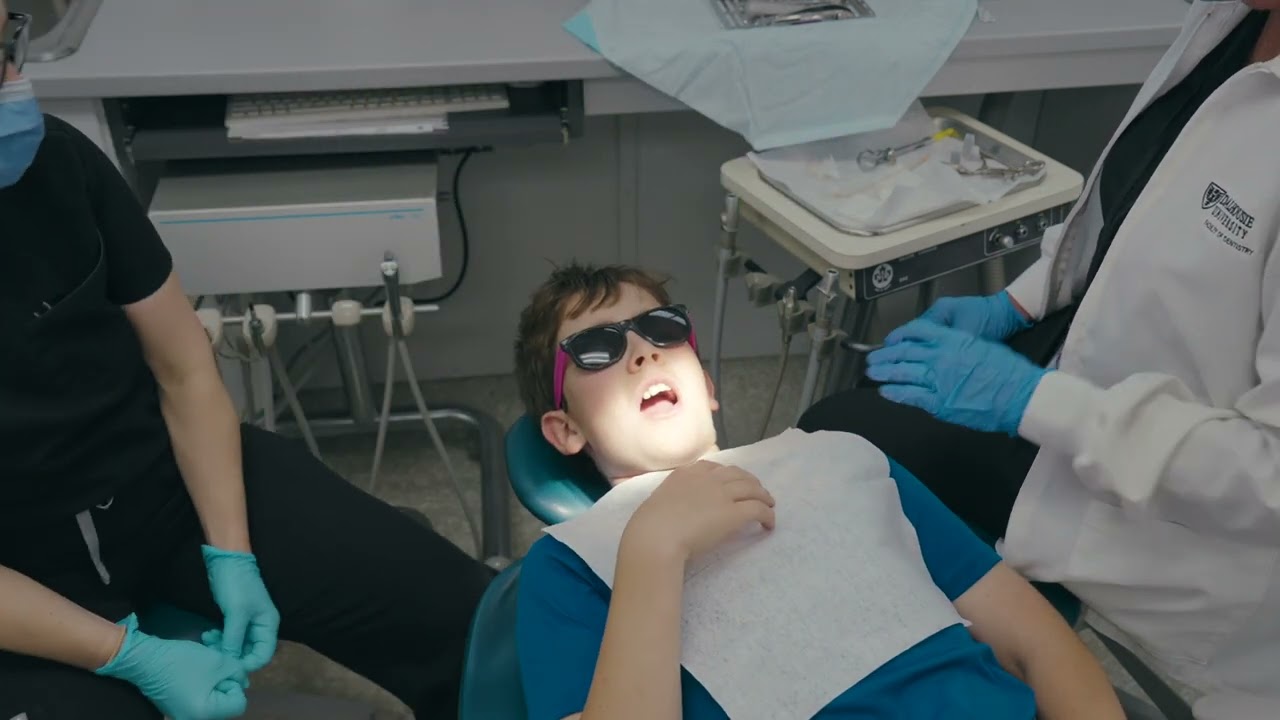 Administering local anesthesia to a paediatric patient