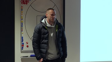 Venables announces his retirement