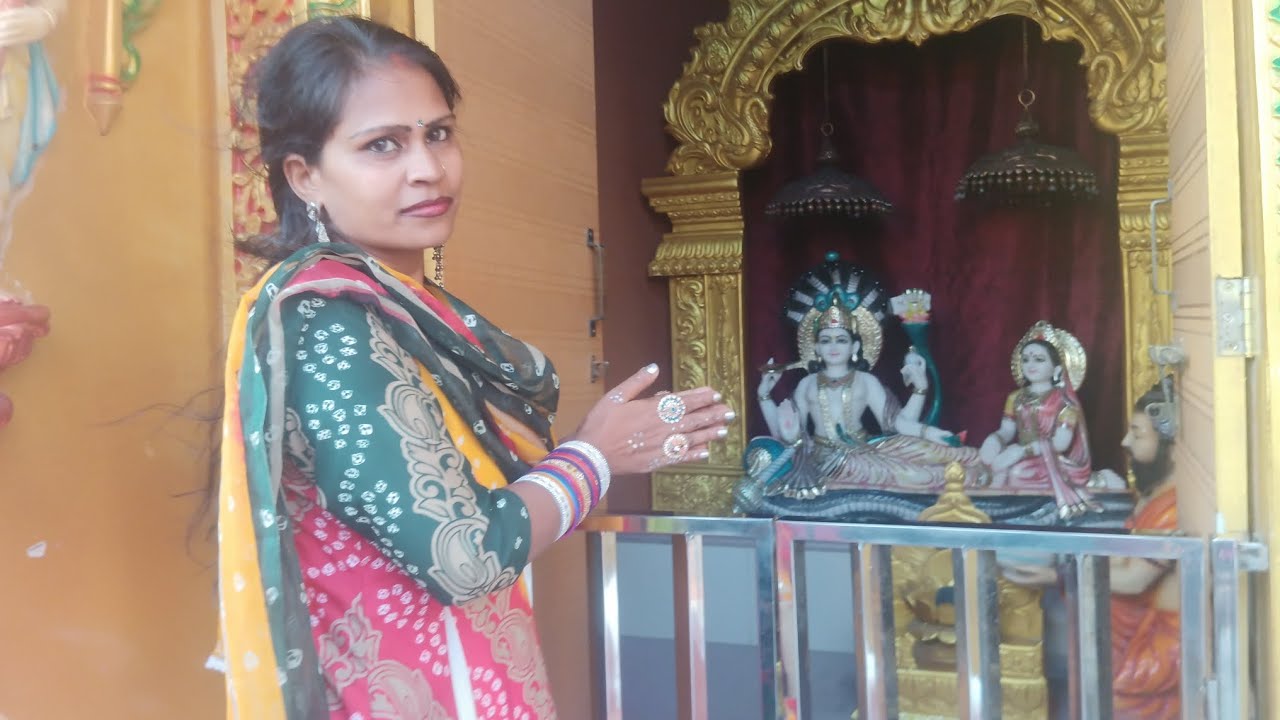 मैं सुरत के सबसे बड़े गूरूकुल मंदिर में आयी हू 