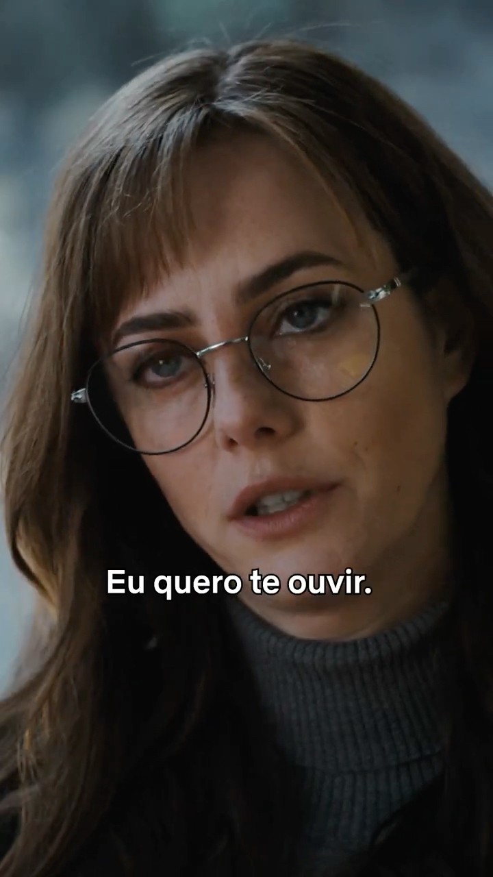 Kaya Scodelario falando português em #Senna