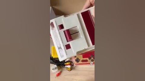 Open FAMICOM family game console with game catridge 168 in 1