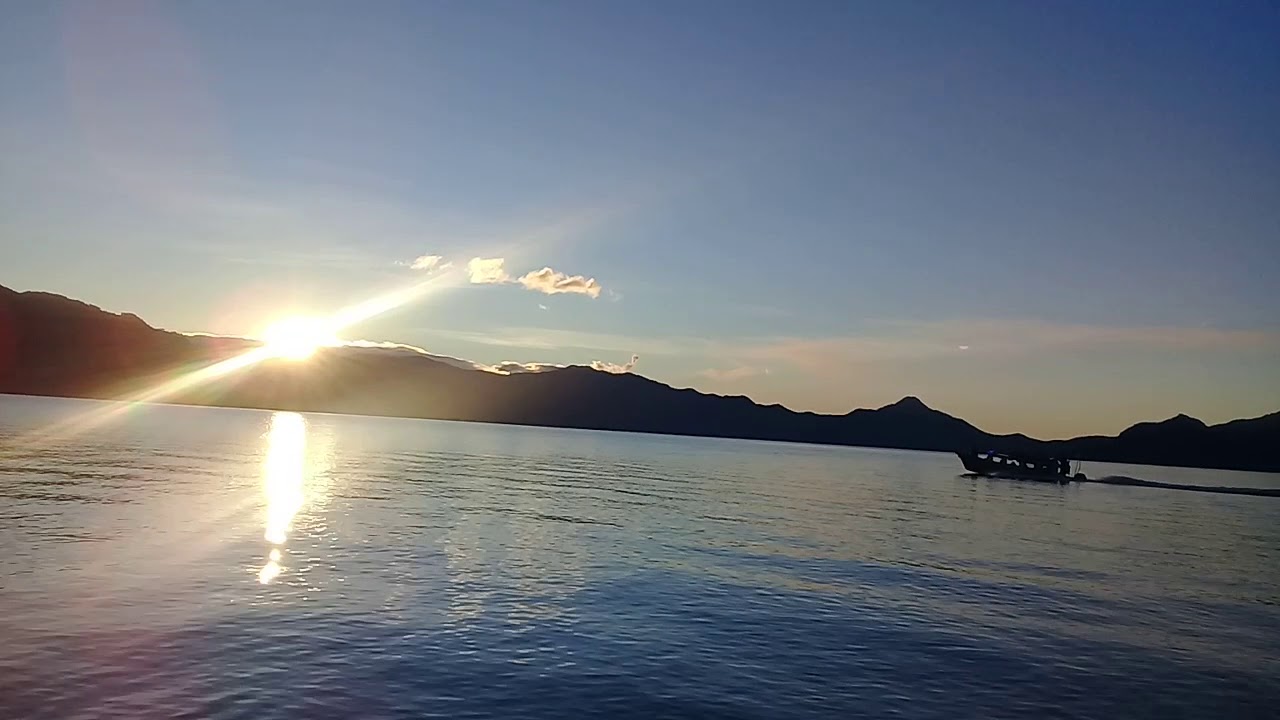 Sunrise at the lake Atitlán - Explore Guatemala with a private tour guide.