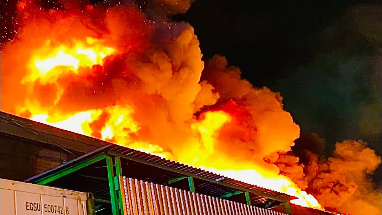 *EARLY ARRIVAL* FDNY BOX 7272 ~ FDNY BATTLES MAJOR 4TH ALARM FIRE IN FACTORY ON 30TH STREET, QUEENS.