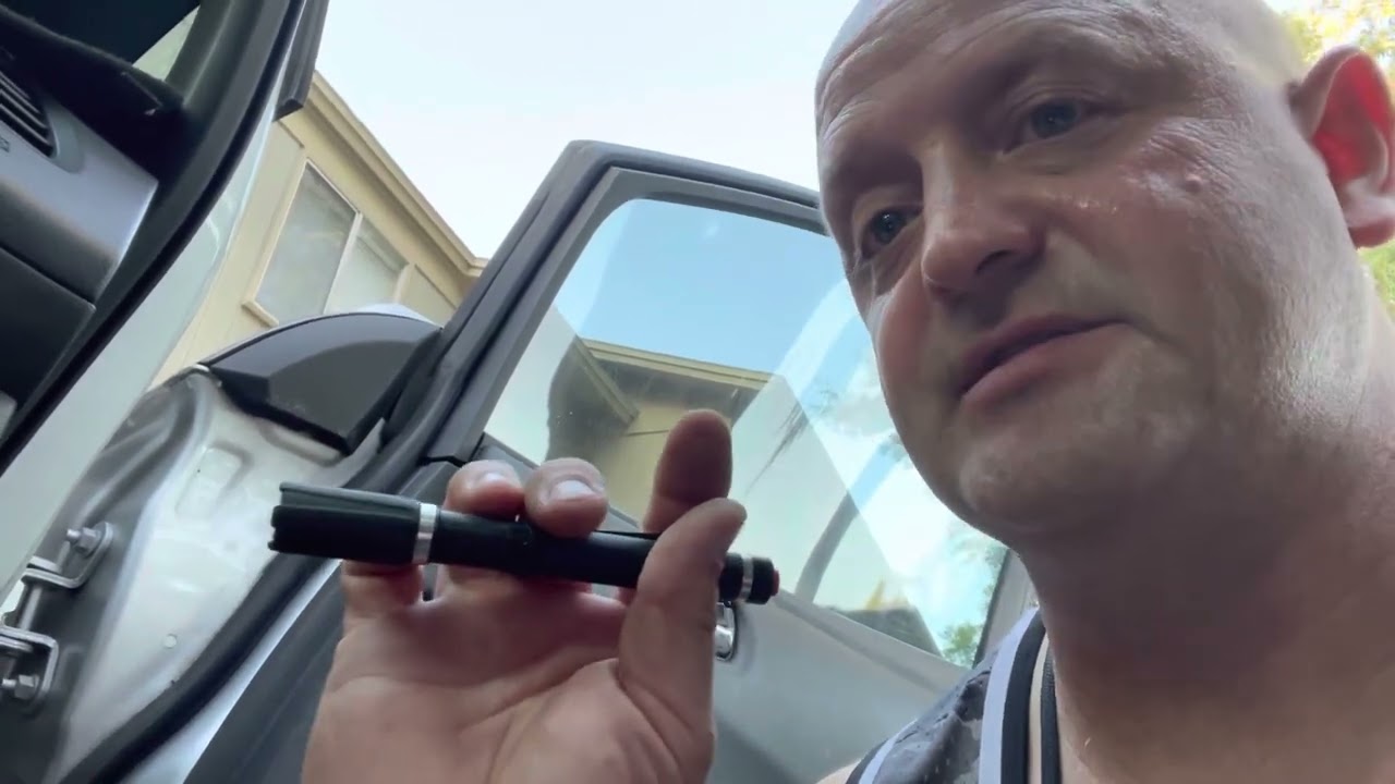 Nissan Leaf CABIN FILTER CHANGE HACK WITH NO TOOLS AND BIG HANDS IS NOT A PROBLEM /Roger Waldman