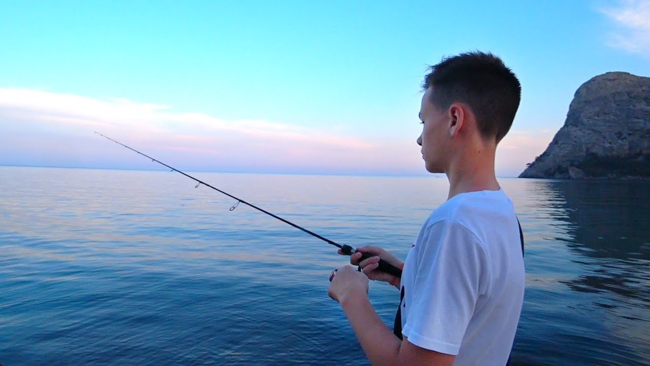 МОЯ ПЕРВАЯ РЫБАЛКА! ПОЙМАЛ ПЕРВЫХ МОРСКИХ РЫБ! Глебуса на море