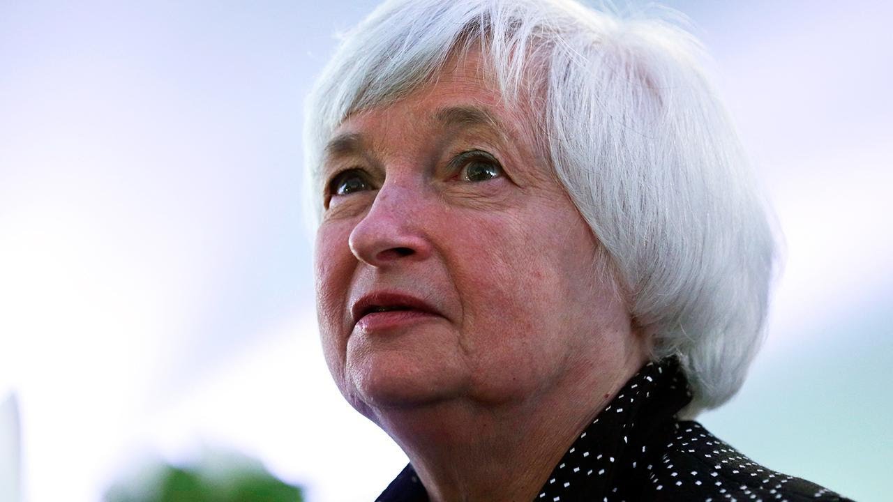 Jim Cramer Says the Fed Shouldn’t Raise Rates at This Time Jim Cramer Says the Fed Shouldn’t Raise Rates at This Time