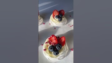 The recipe of Meringue Pavlova’s mini cakes is on my channel 🤍 #meringue #cakes #pavlova