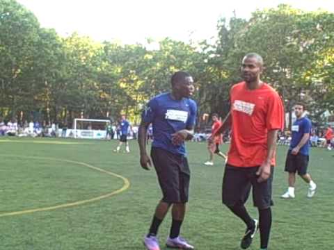 Nate Robinson Corner Tony Parker Free Kick (Showdown in Chinatown)