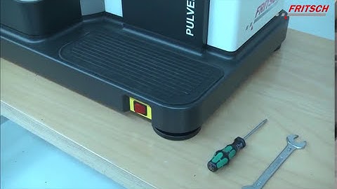 Adjusting the foot of the FRITSCH PULVERISETTE 5 𝘱𝘳𝘦𝘮𝘪𝘶𝘮 𝘭𝘪𝘯𝘦