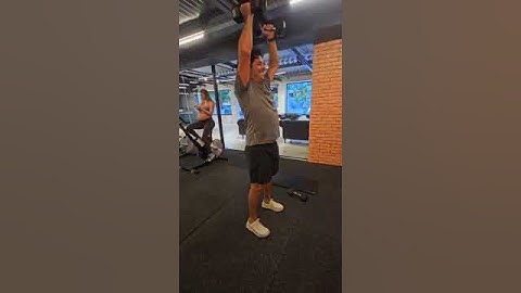 2- Agachamento + Desenvolvimento halteres (3x12)