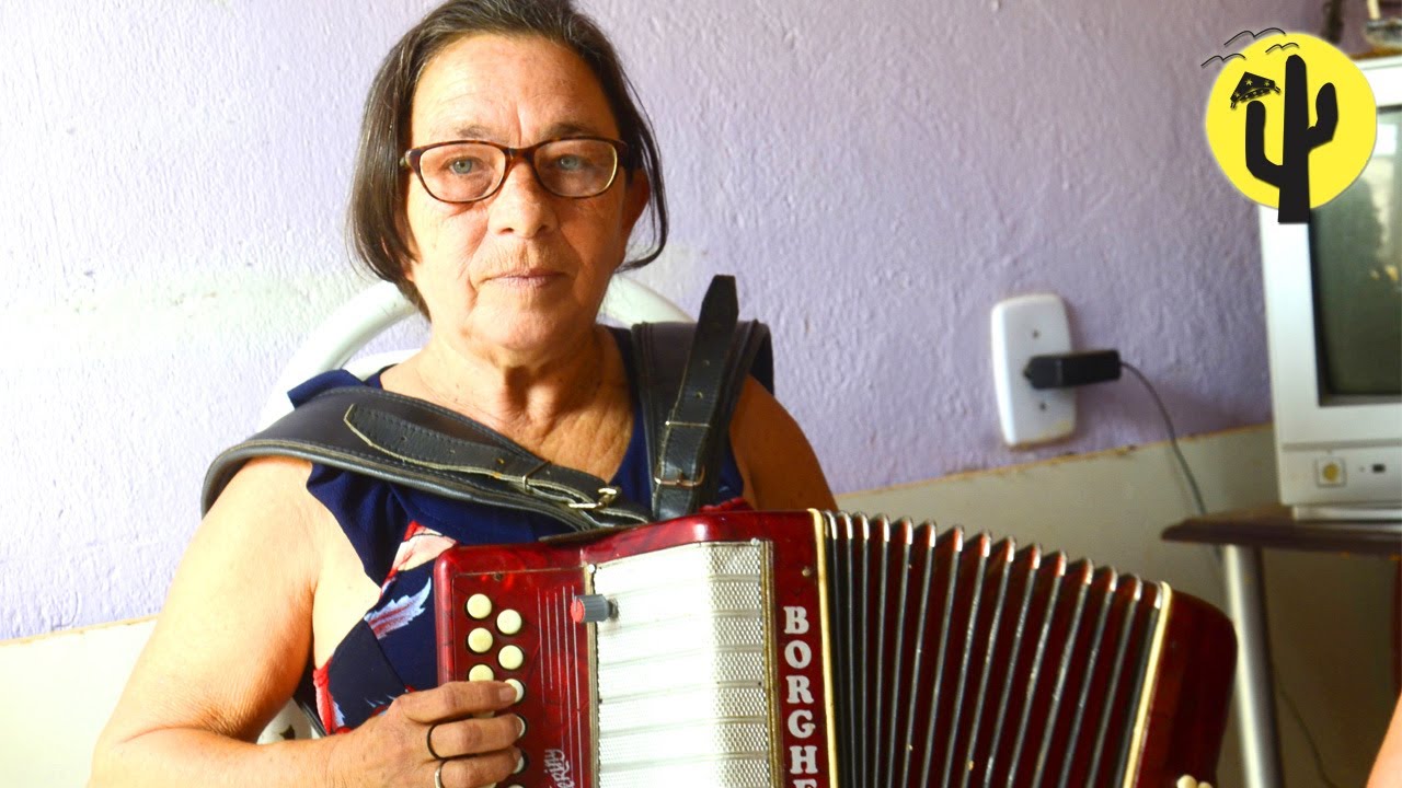 Encontramos Dona Nevinha Tocadora de FOLE de OITO BAIXOS - Parte 01 🌵