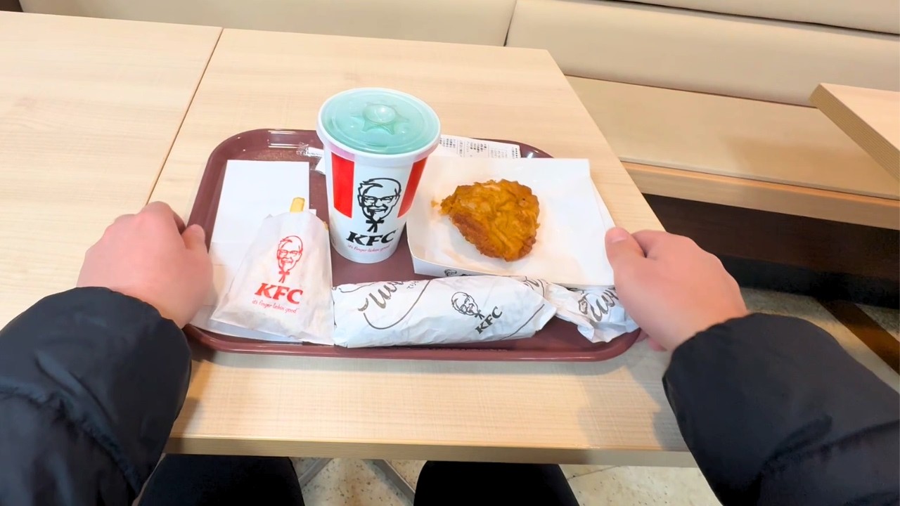 ​【4:53PM,Dinner Alone】A Japanese nurse eating Teriyaki Twister and Chicken from KFC for dinner