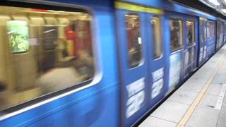 台北捷運C371型YKK ap彩繪車進站(雙連).avi
