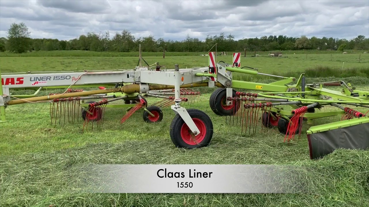Claas liner 1550 met een International 523 aan het gras harken