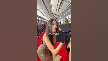 Celebs Signed a Camera Lens at the GRAMMYs! 📷✨