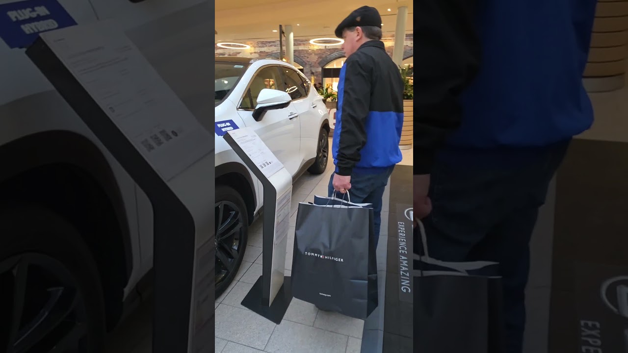 Автомобиль Lexus 